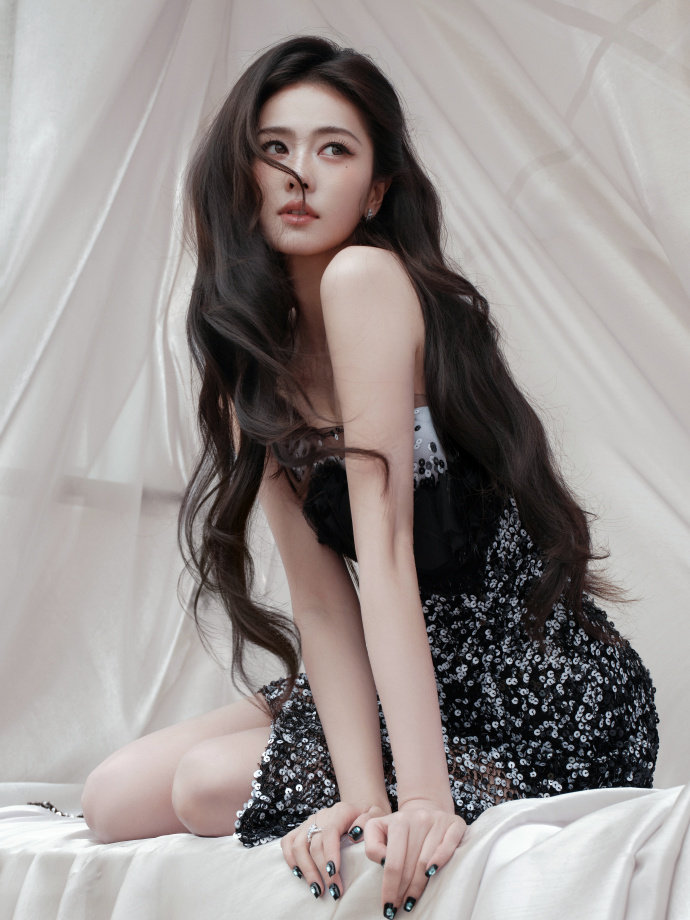 金鹤龙给白鹿化甜野小猫妆白鹿甜野小猫妆哇趣！白鹿这个妆容也太美了吧挪不开眼睛啦！