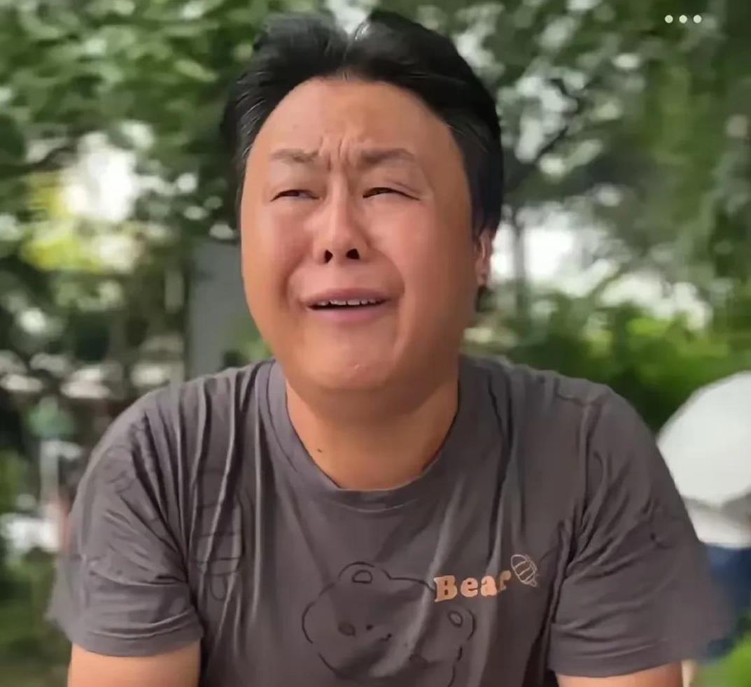阿布这几天哭丧着脸，老是在直播间说我这个船票什么时候来呀！想船票想疯了，我个人认