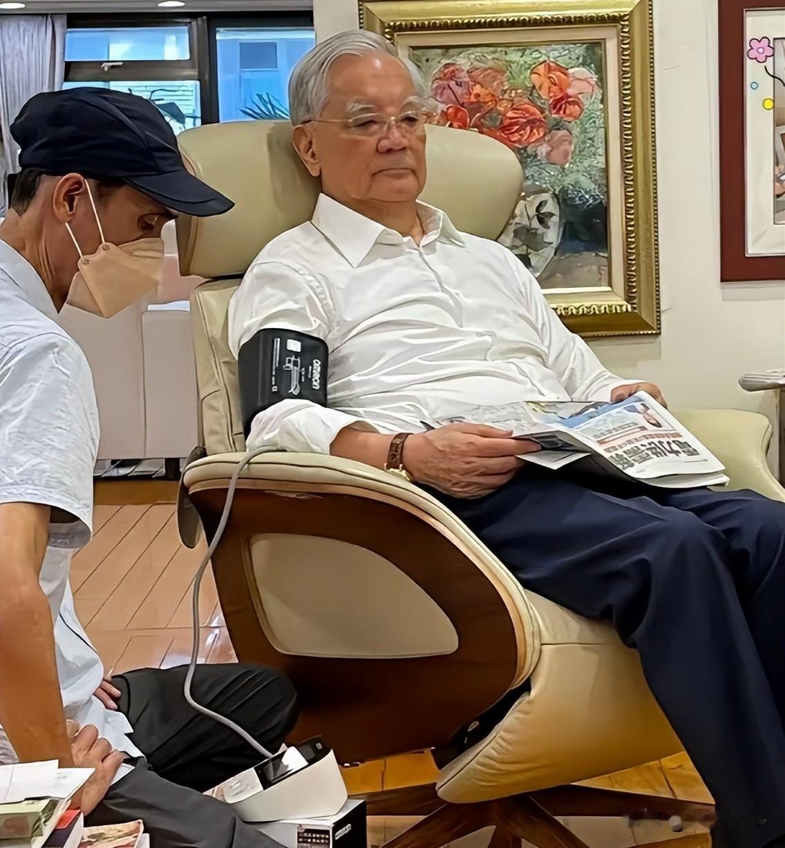 网络上一张生活实拍照片默默传开，没有盛大排场，也没有额外修饰，简简单单的居家画面