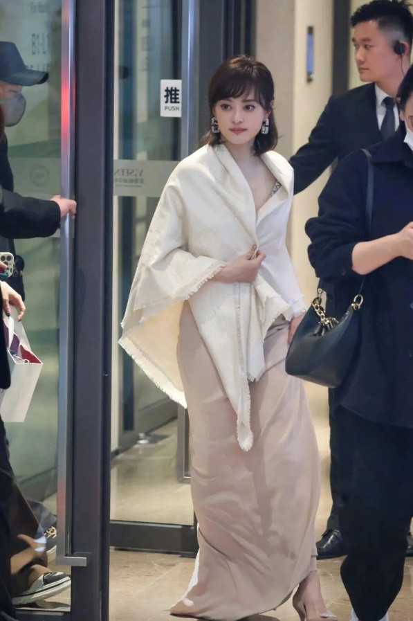 以前没发现，原来孙俪美得这么绝！终于明白邓超为啥对她一见钟情了！素颜都抗