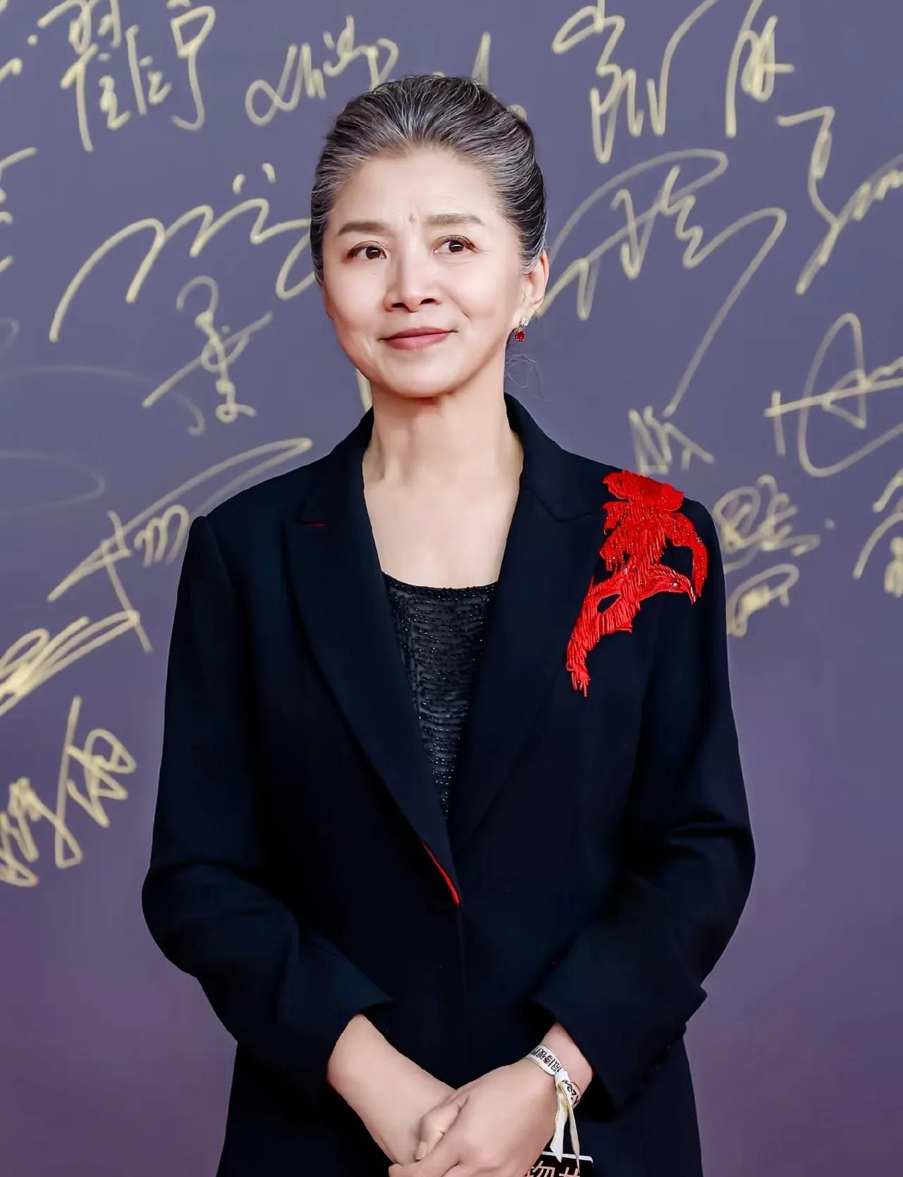 迟蓬在《生万物》演技封神，为啥奖项颗粒无收？看完第四届中国电视剧年度盛典的