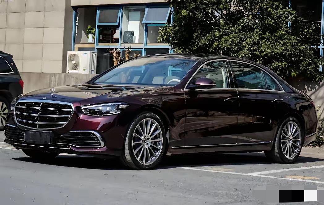 纠结了半个月，奔驰S级和尊界S800怎么选？奔驰S400L落地价79万。尊界