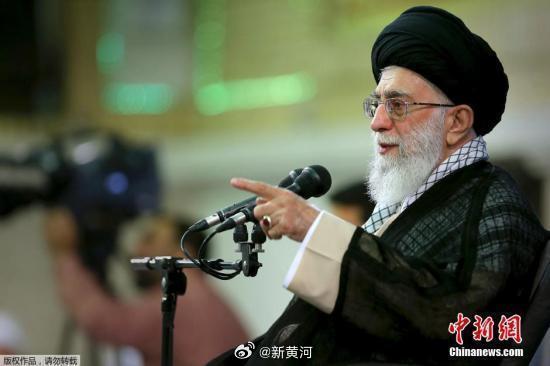 【#哈梅内伊生平#】3月1日伊朗媒体消息称，伊朗最高领袖哈梅内伊遇害。哈梅内伊的