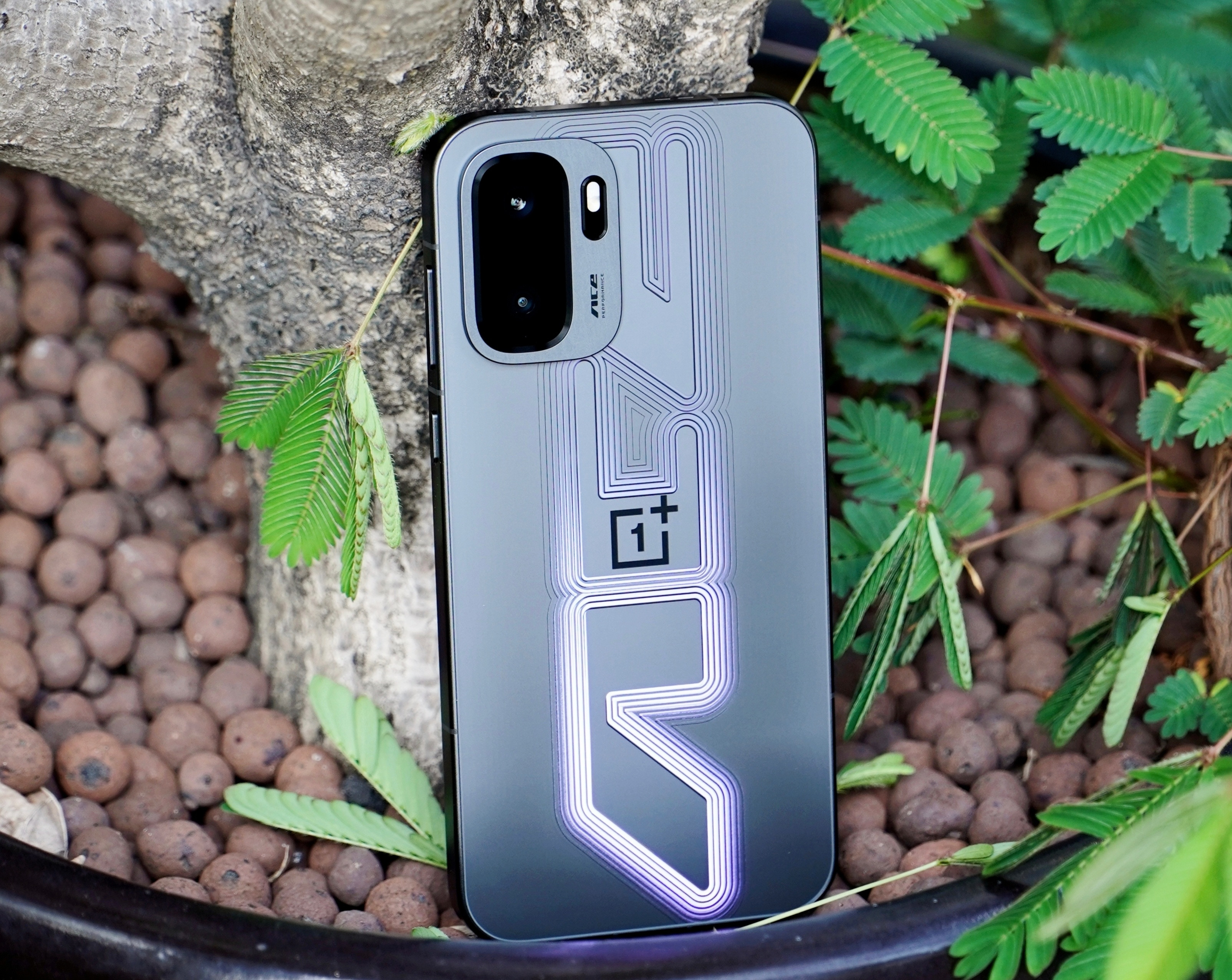 子弹兄的一加Ace6至尊版王牌觉醒真机上手图来了。这外观，10分满分你会打几分