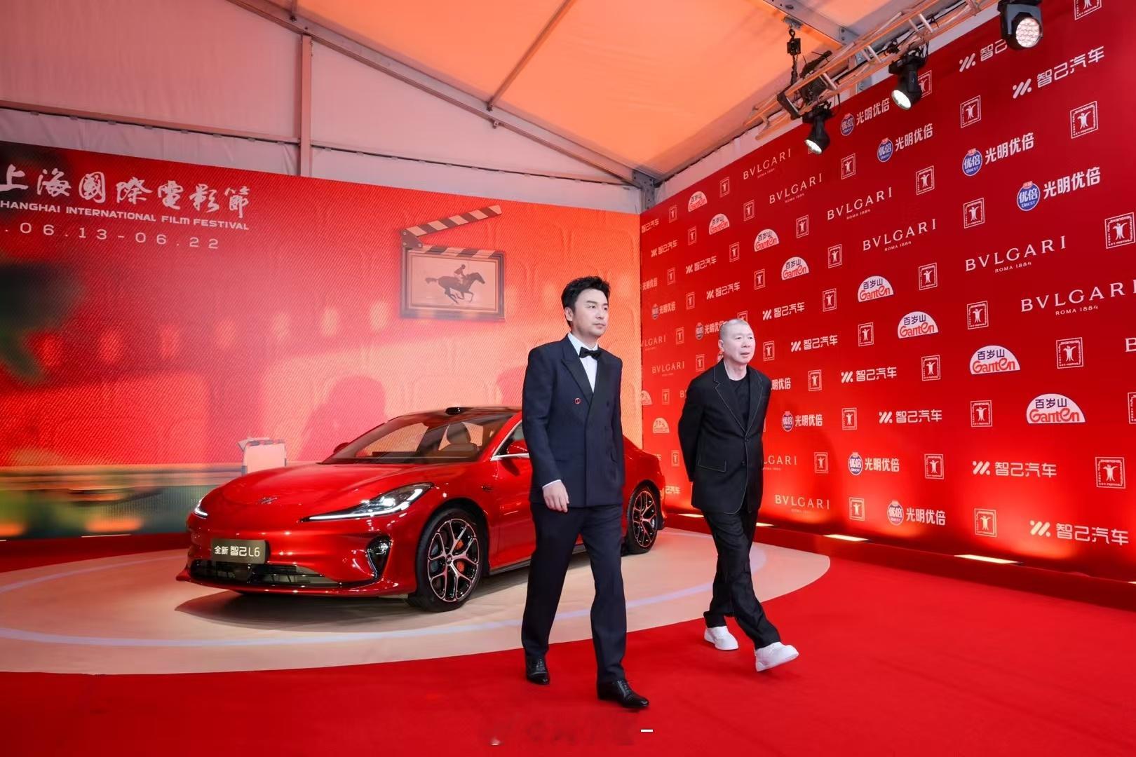 也是“红”出圈了谁帮我把图六地板P成红毯[doge]电影节红毯的最佳时尚单品上海电影
