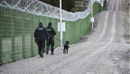 芬兰这个国家挺有意思的，以前害怕俄罗斯入侵，所以，芬兰拼命想加入北约，结果，芬兰