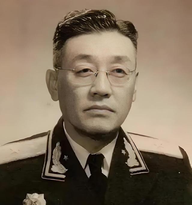 1955年授衔仪式刚结束，贺晋年攥着自己的少将军衔证书，心里五味杂陈。这时，他撞