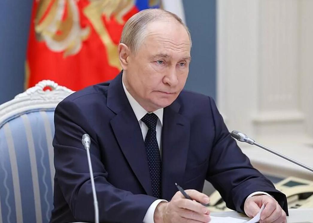 痛定思定，高市早苗想通了：跟中国动手之前，一定要先哄好普京。在刚刚过去的4