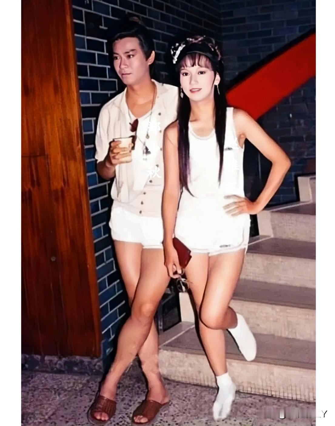 1978年，郑少秋与赵雅芝在拍戏时的珍贵合影，那时秋官31岁，英俊潇洒。芝姐25