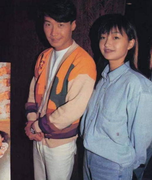 1994年，黎明喜欢上了“最甜港姐”李绮红，为了抱得美人归他不仅送了名车，豪礼，