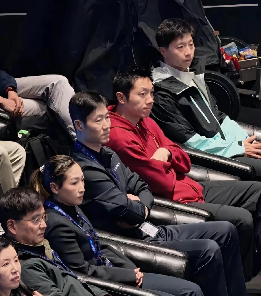 你说，运动员每次这么打球，能打的好吗？会不会有无形压力，多少会影响正常发挥吧！