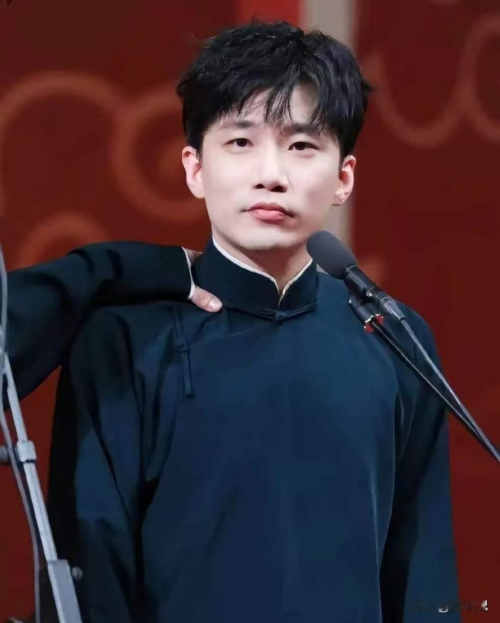 好奇查了一下何九华的出身不查不知道，一查才发现网传何九华根本不是什么普通相声
