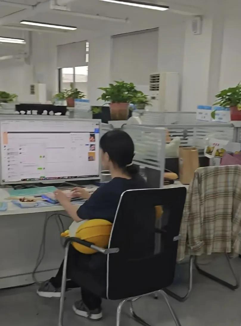 研发想要补岗个资深级别的工程师，面试了一个月，候选人少说也得见了15/6个，就是