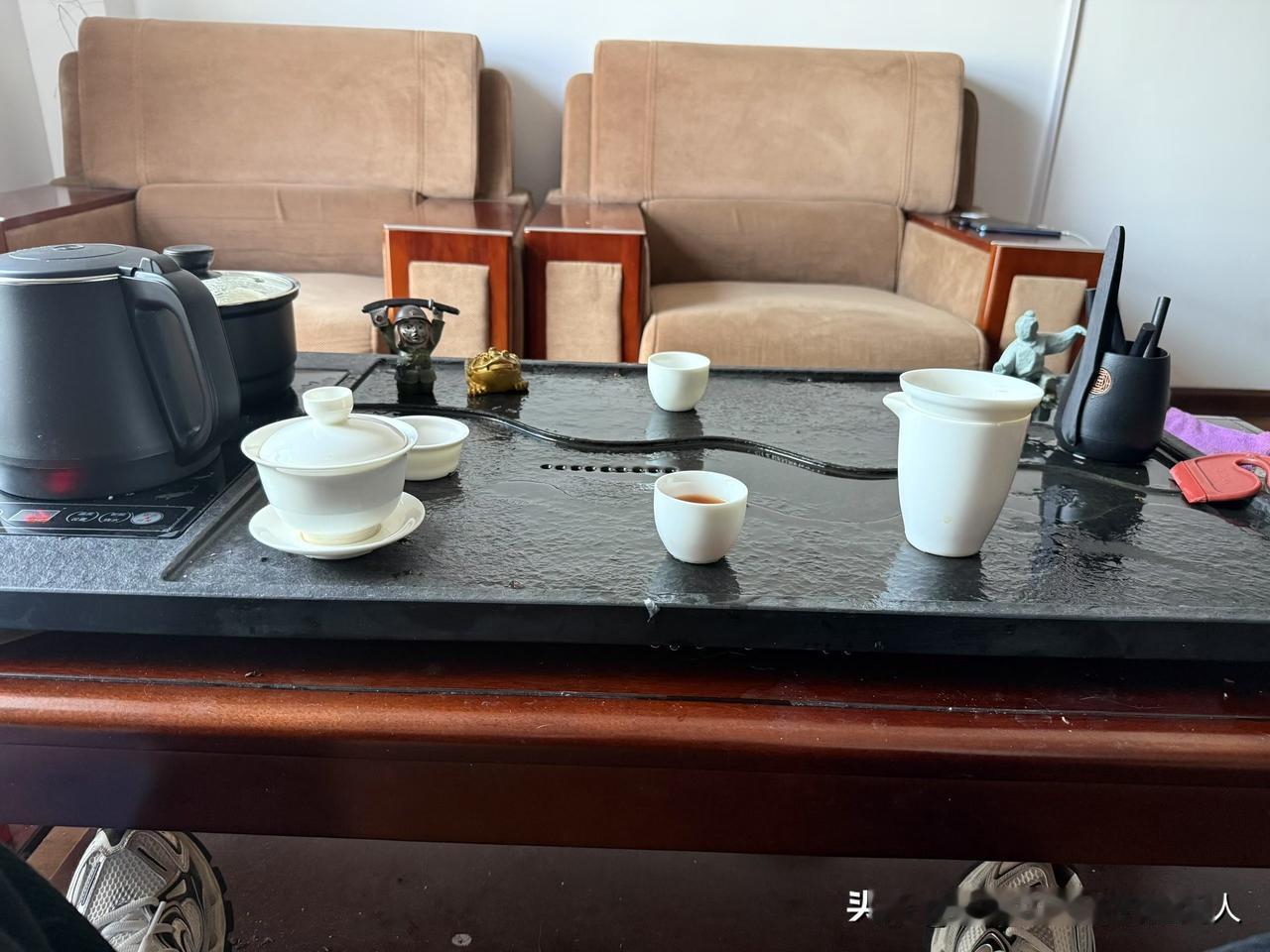 我请假，领导不高兴；领导请假，我就很高兴。可能这就是格局吧！甚至，要是