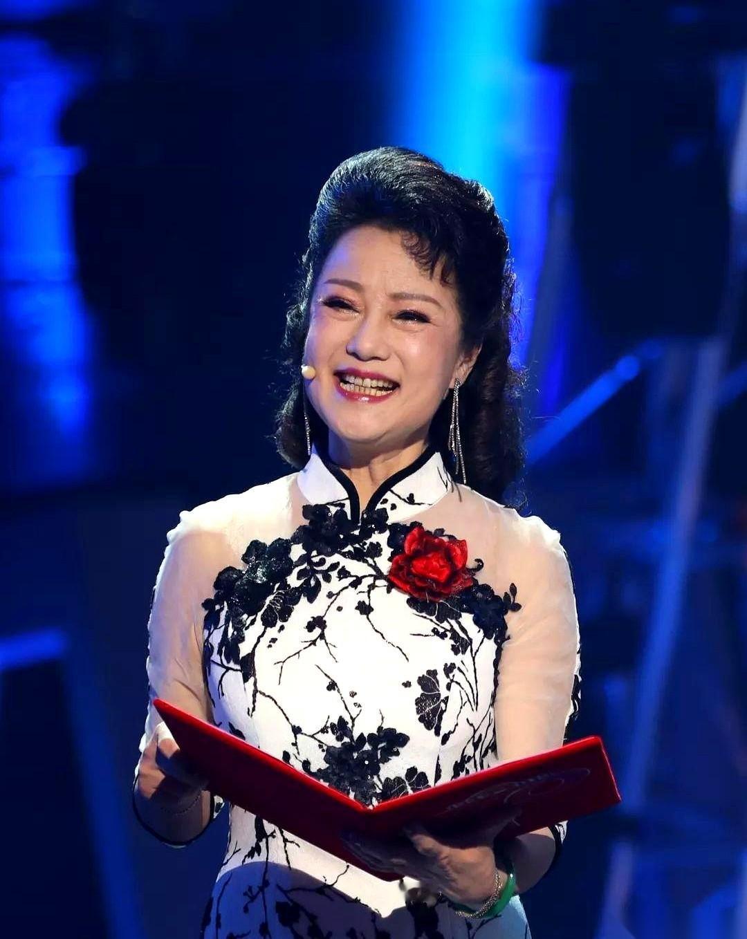 广东台曾有位传奇人物叫侯玉婷。三十年过去，她这三个字，至今还能让无数广东人，眼
