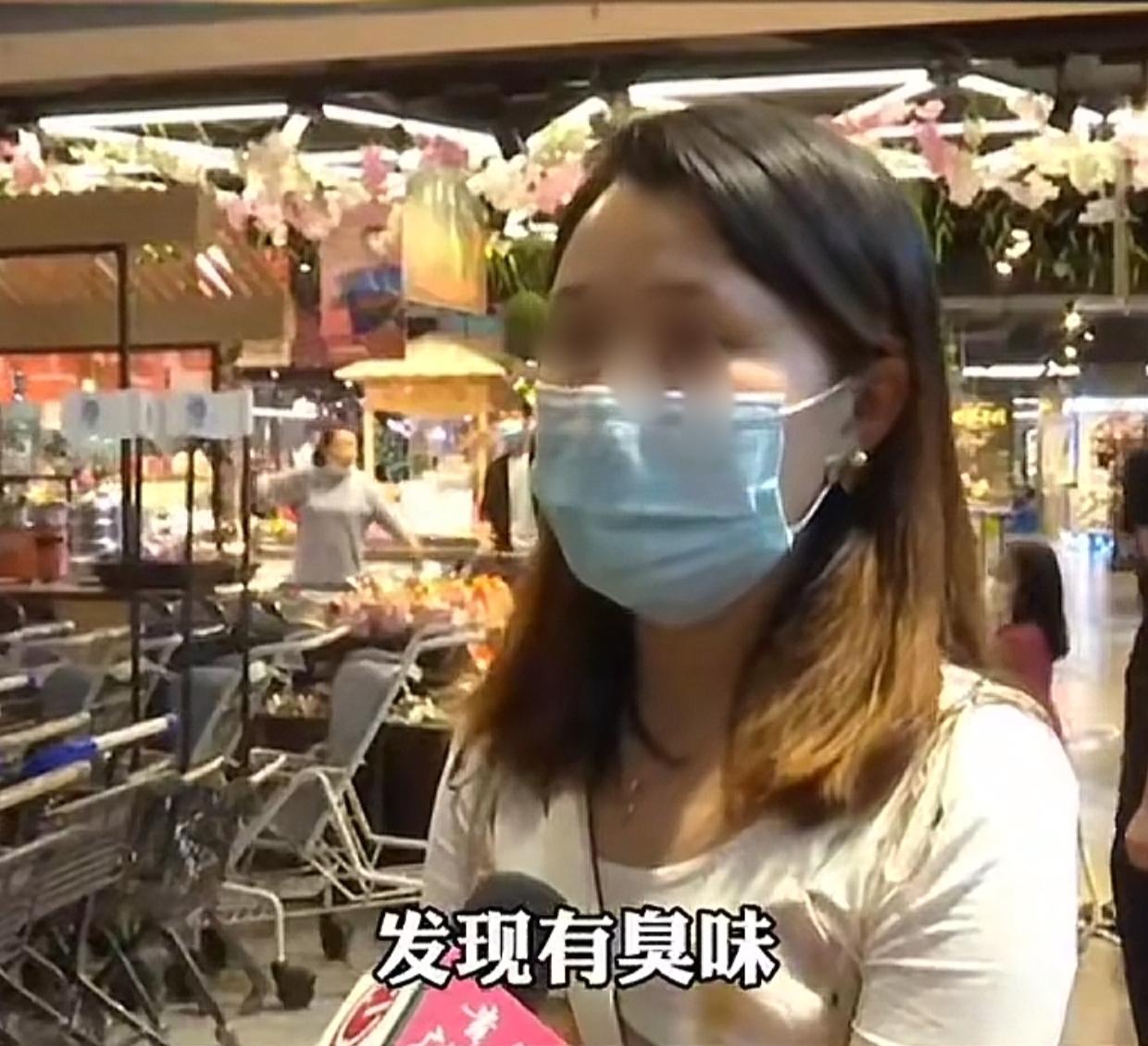 贵阳，女子在餐馆点了一碗大肉云吞，吃了第一口就发现是臭的，她要求退款被拒绝，只好