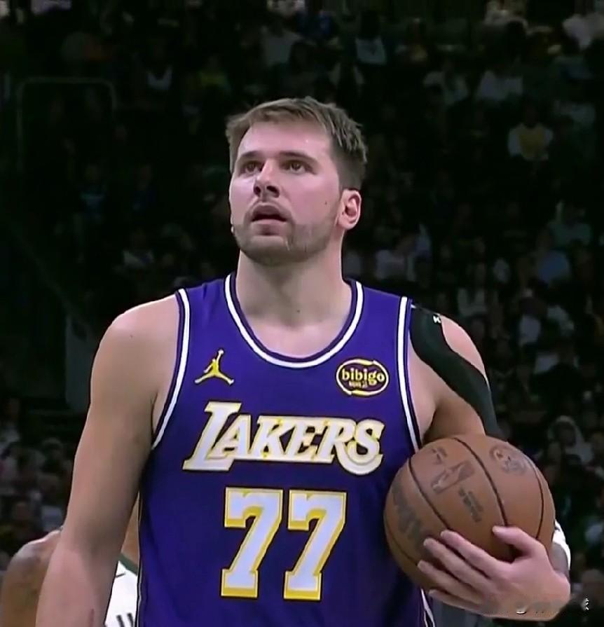 新赛季打到目前！！球员罚球榜！！！东契奇：打了19场比赛，总共罚球233次，命