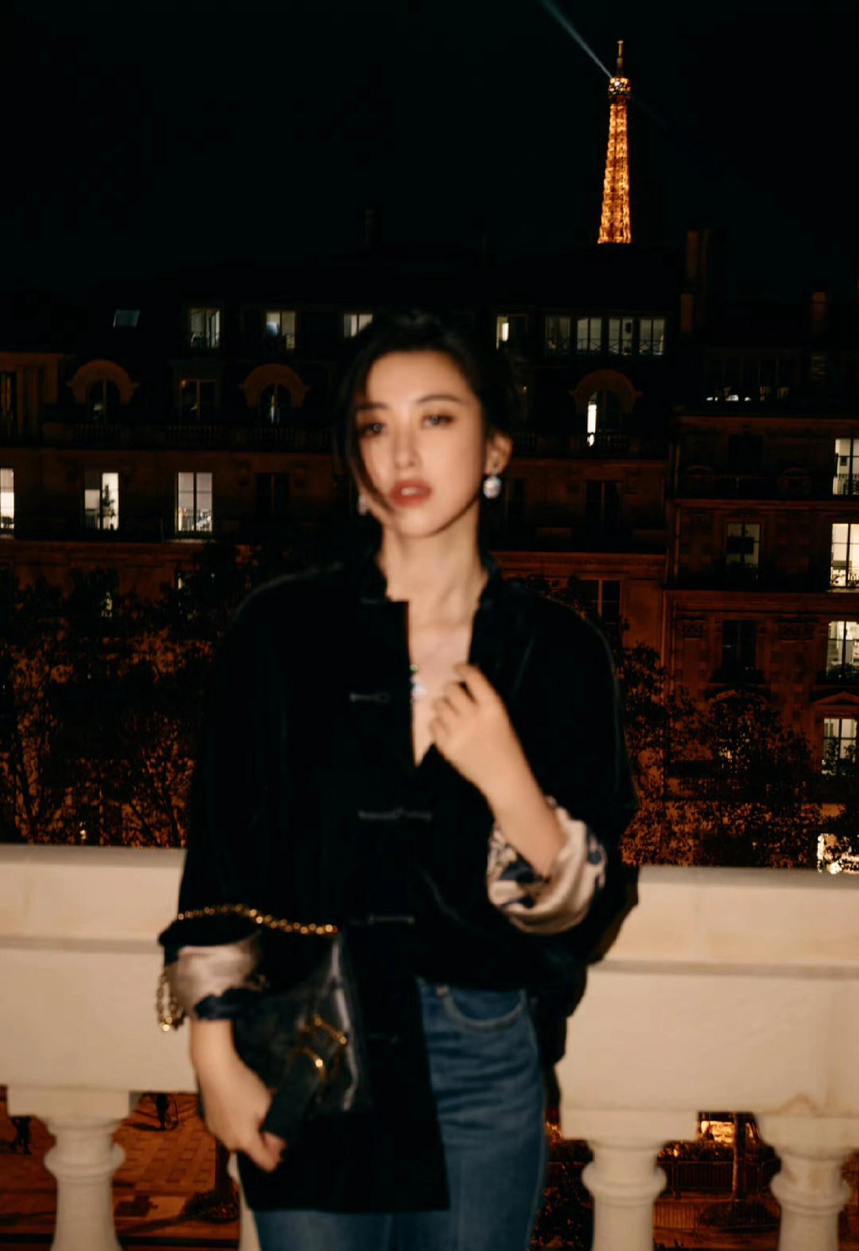 朱珠深V蛋糕裙人穿衣服不是衣服穿人，朱珠穿什么都很老钱