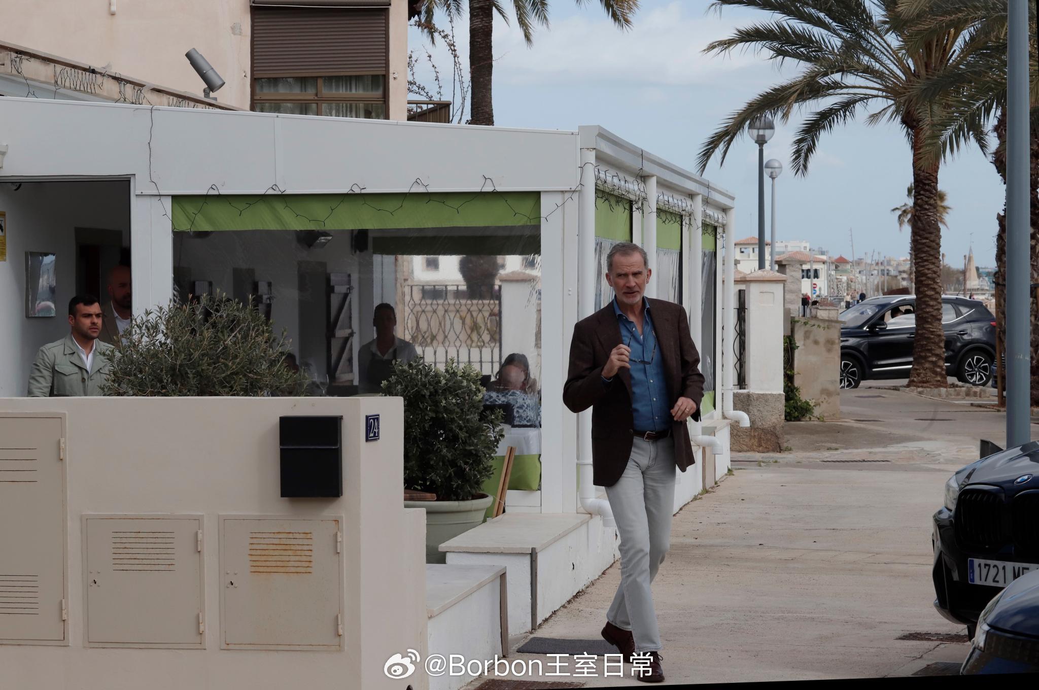 西班牙王室3月31日，费六在马洛卡用餐被拍，这次行程很仓促，下午六点就回马德里
