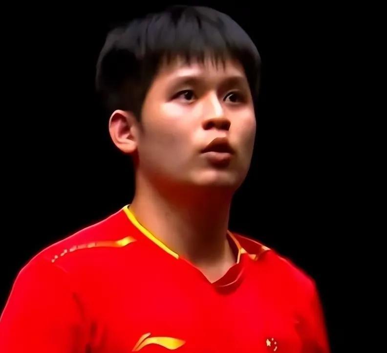 林诗栋太倔强了。决赛局不按王皓的战术来。换一个位置发球让张本很难受的最后决赛局就