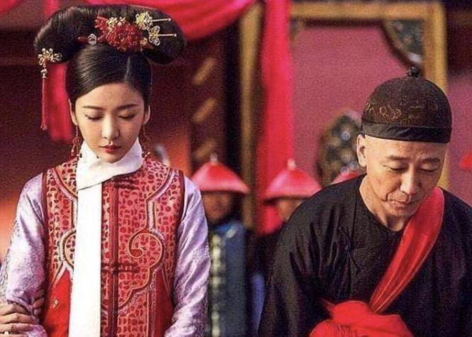 说起清朝宫廷的奇闻异事，有一桩婚姻至今让人费解。慈禧太后竟然下旨，让自己18岁的