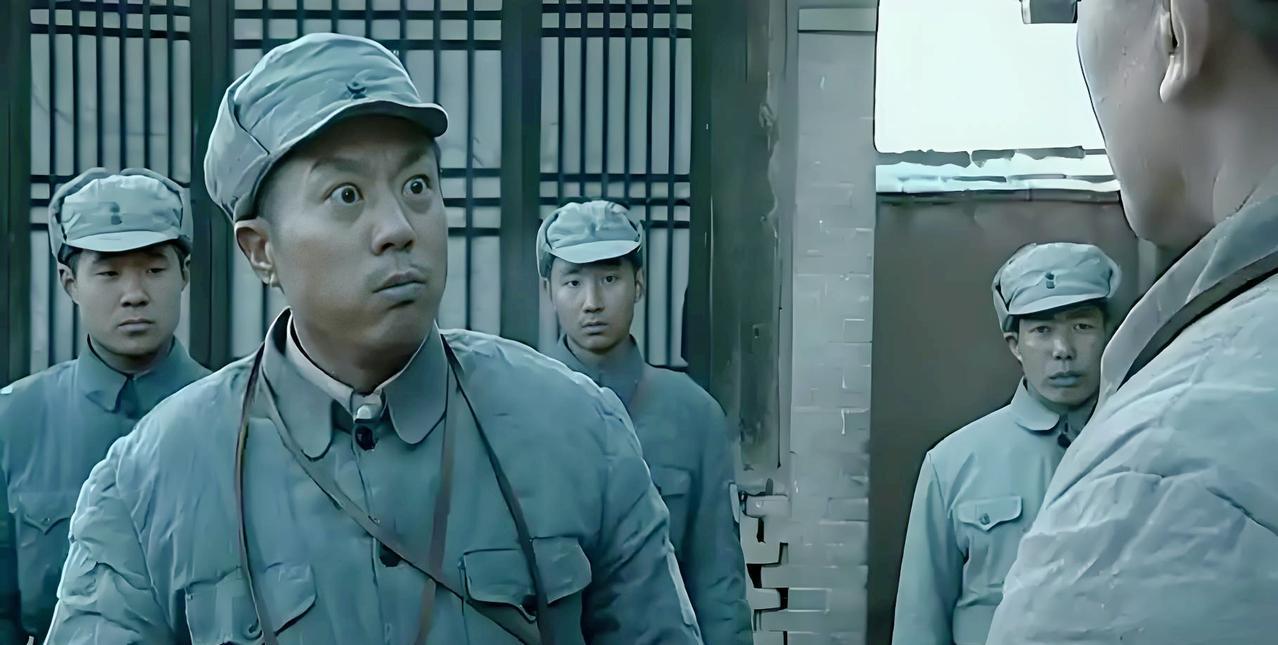 看《亮剑》时肯定都记得这个名场面：李云龙嘚瑟地说独立团扩编到八个营，孔捷羡慕得眼