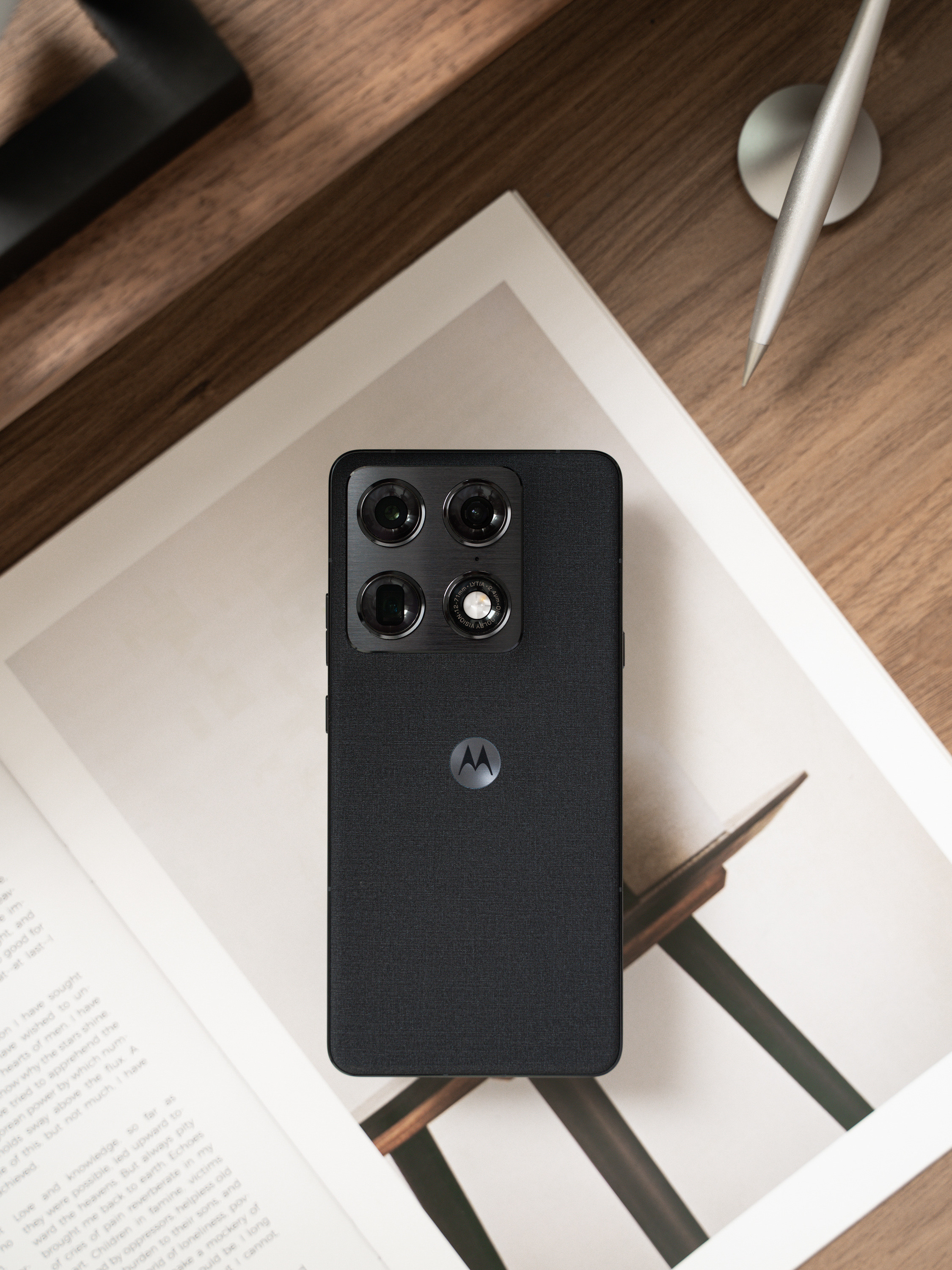 motoX70AirPro这名字也是又Air又Pro，在之前的Air风潮里