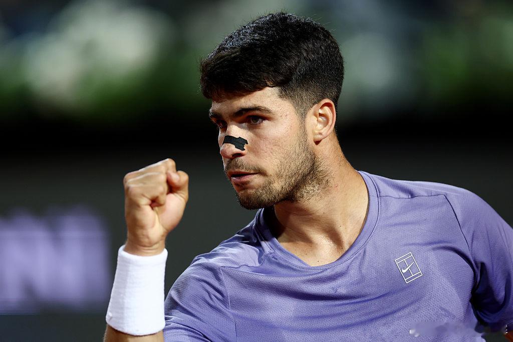 首进赛会16强！ATP1000罗马大师赛第三轮，3号种子阿尔卡拉斯首盘化解对手