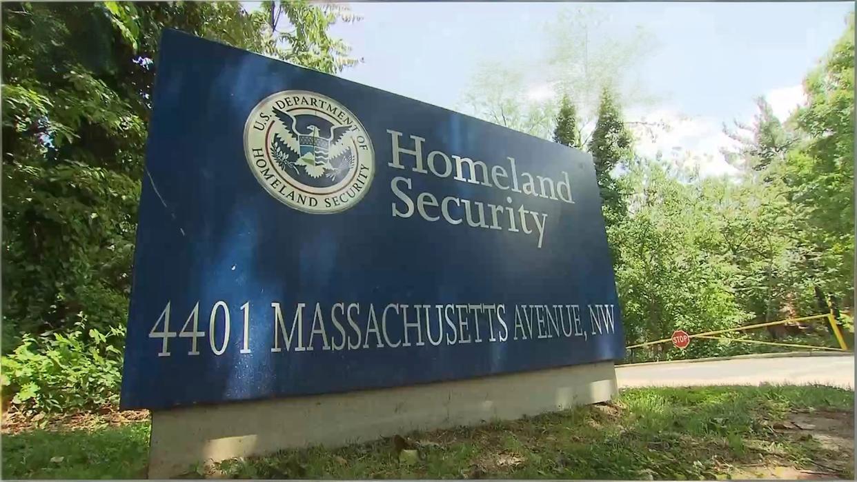 移民问题吵崩！美政府关门第N天，普通人先遭殃。美国国会两党因移民执法改革