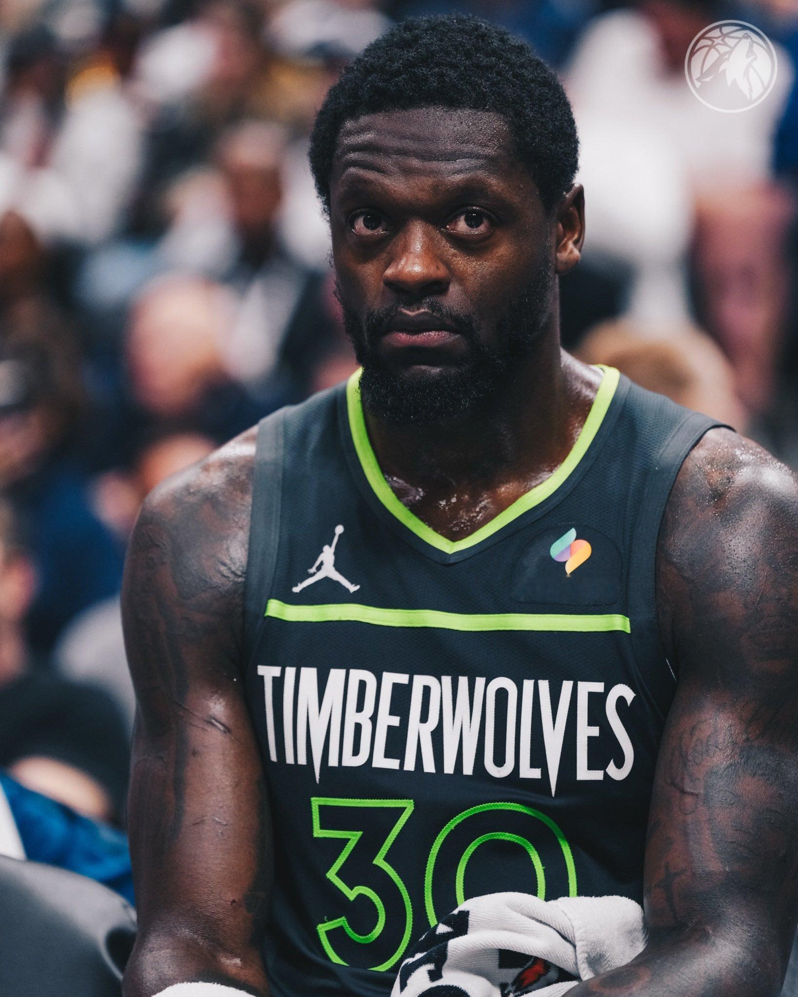 兰德尔冷静下来了，连续抓错位成功掘金只领先3分了nba​​​