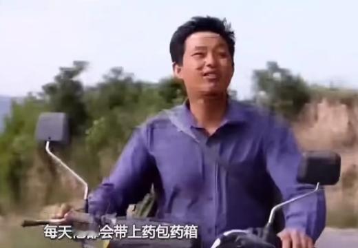 1996年山西，一小伙交不起3000元学费，想放弃上大学，村民们给他凑了3025