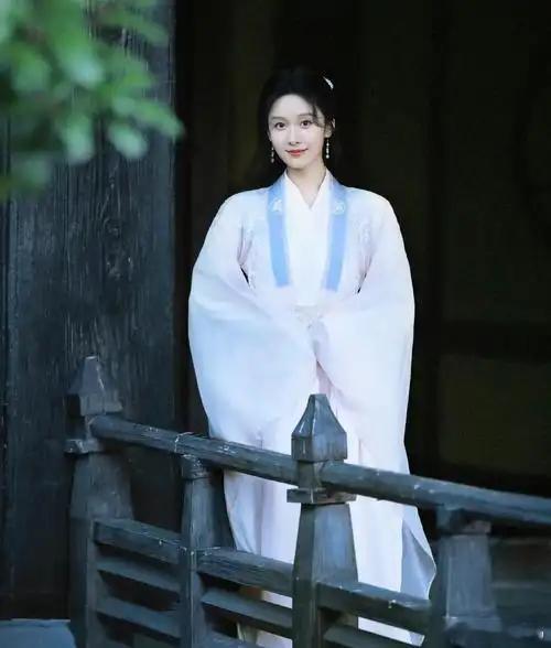 网传奇甜古装剧《不负美食不负卿》筹备进度更新，预计最快4月底正式开机，网传主演锁