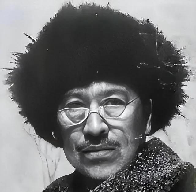 1932年，抗联将领王德林去大地主戴万龄家募捐时，戴万龄突然叫出200多名持枪壮