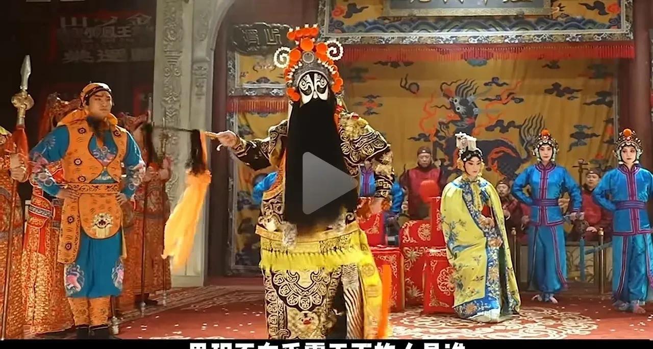 《戏台》中六姨太的两段床戏让很多观众不以为然，认为这两段床戏是多余，其实这是没读