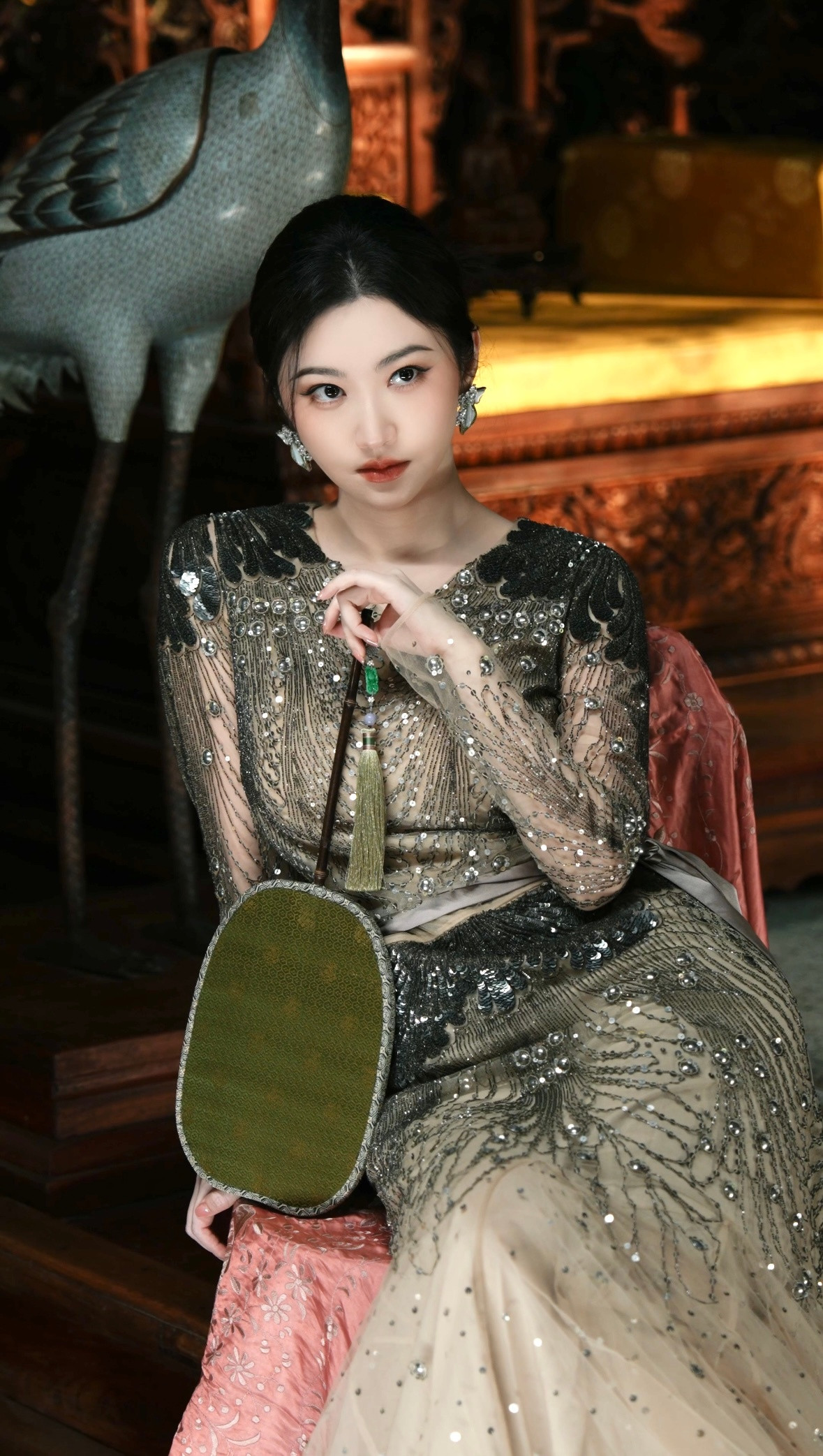 景甜红墙古刹大片见过女王吗？这张脸简直神迹来的