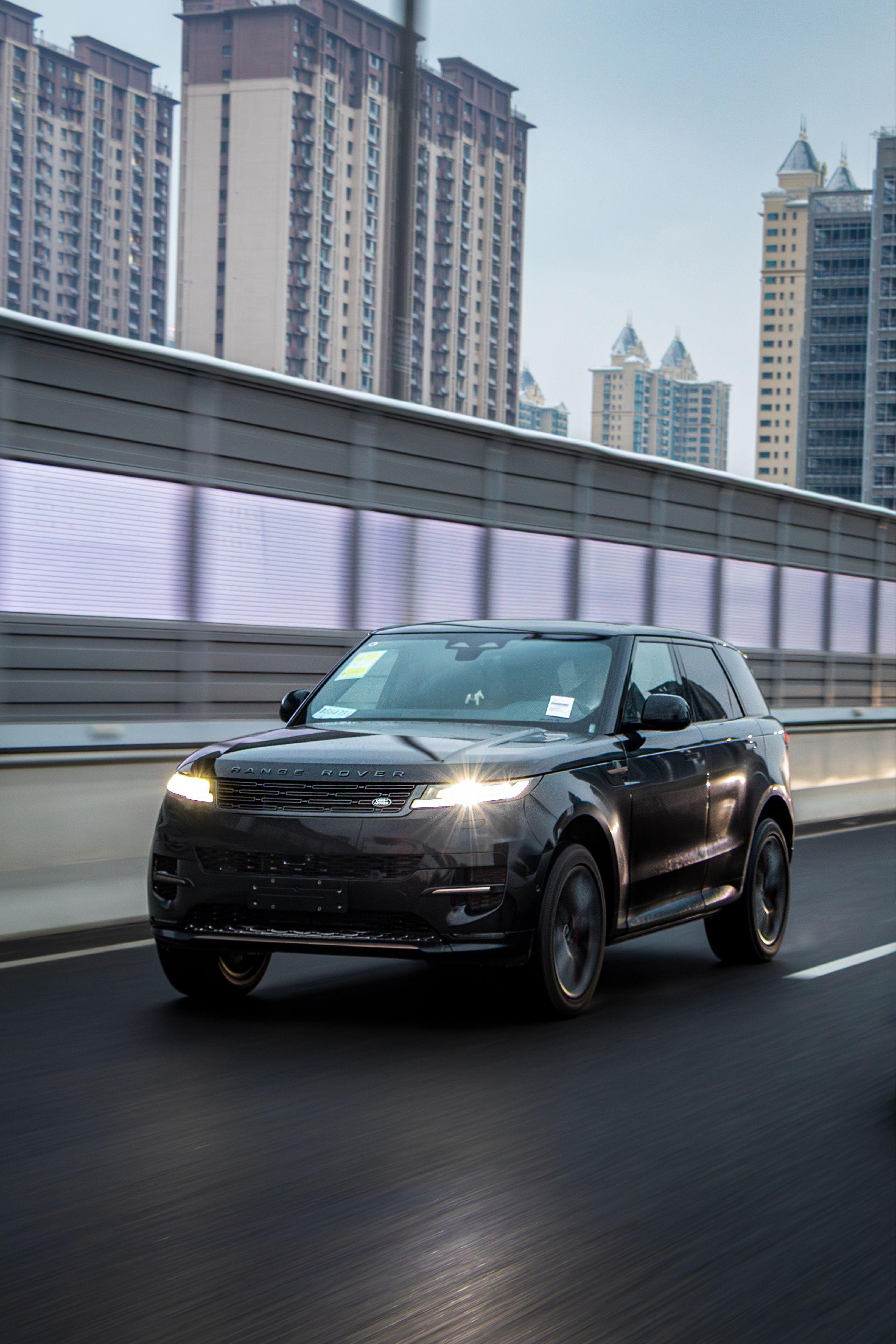 新款路虎揽胜运动是越看越漂亮