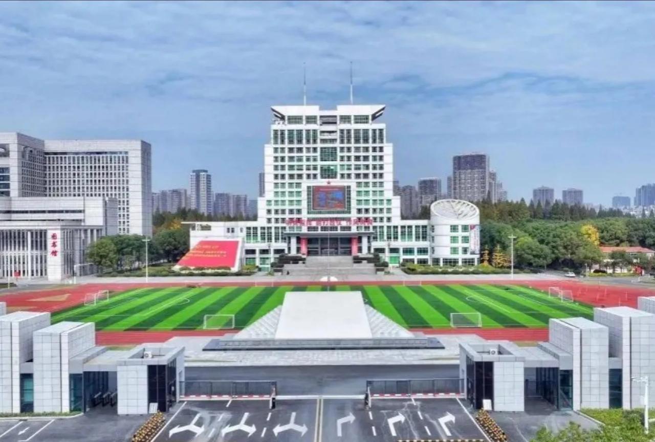 中国首次招生的最硬核大学是哪一所？百分百信息化，百分百包分配，毕业就是军官。这就
