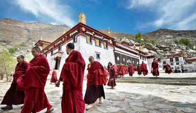 西藏的问题，唐朝整不明白，元朝整不明白，明朝也整不明白，但是硬是让清朝给整明白了