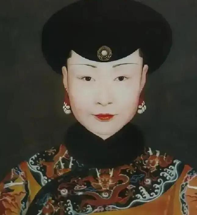 乾隆70岁时，特别想念早逝的五阿哥永琪，便翻了永琪生母愉妃的牌子。太监一脸震惊：