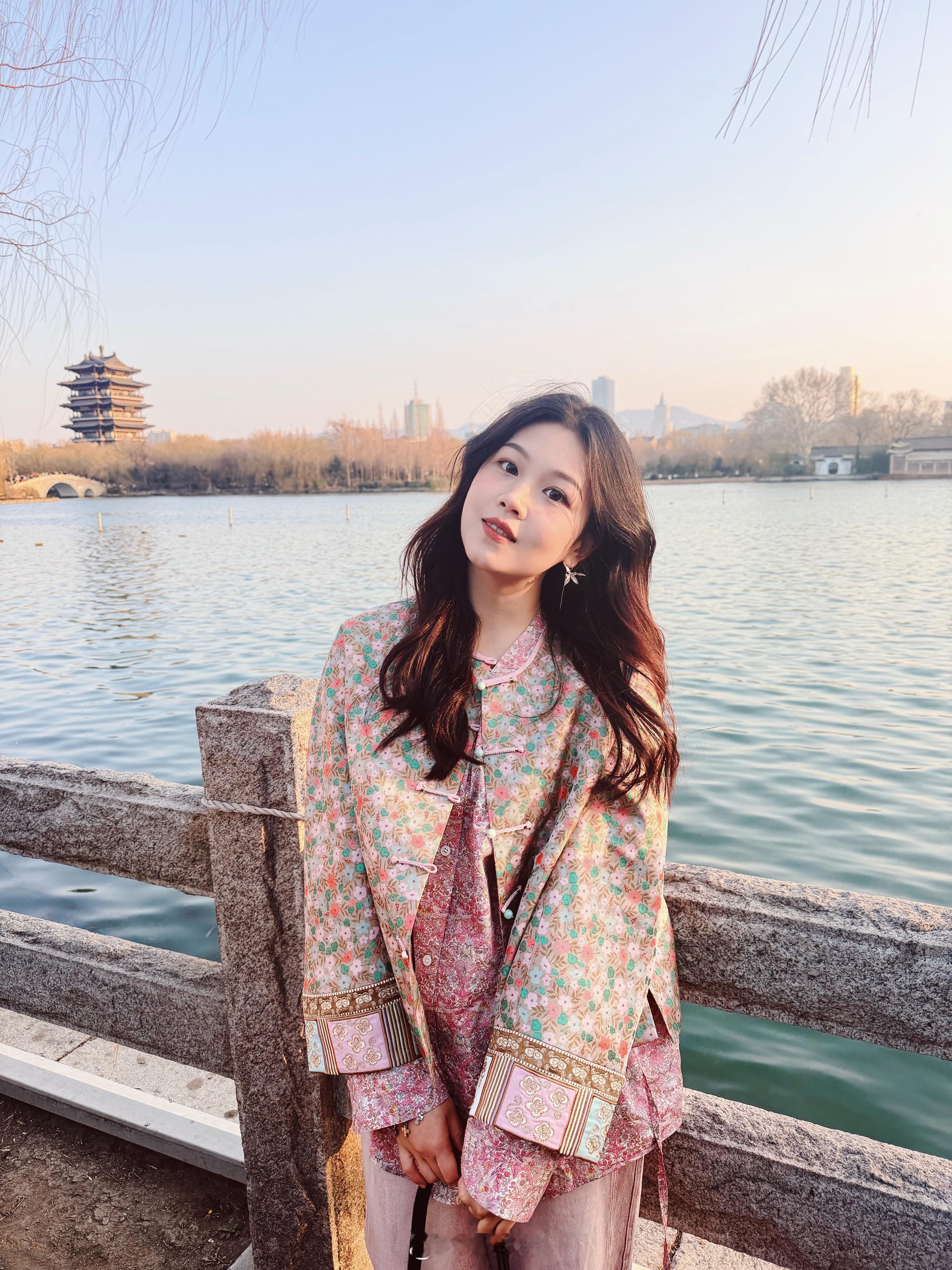 济南响晴在大明湖看了场美丽夕阳🥰