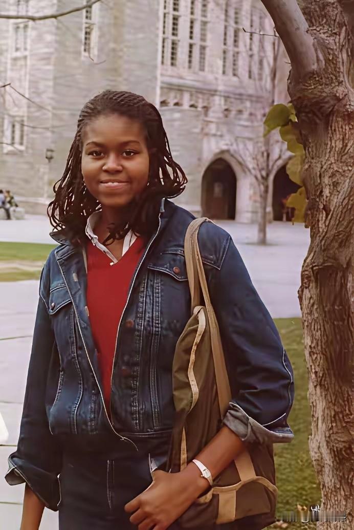 奥巴马妻子年轻的时候，身体看起来非常的结实，体态也偏胖一些，后来岁数大之后，感觉