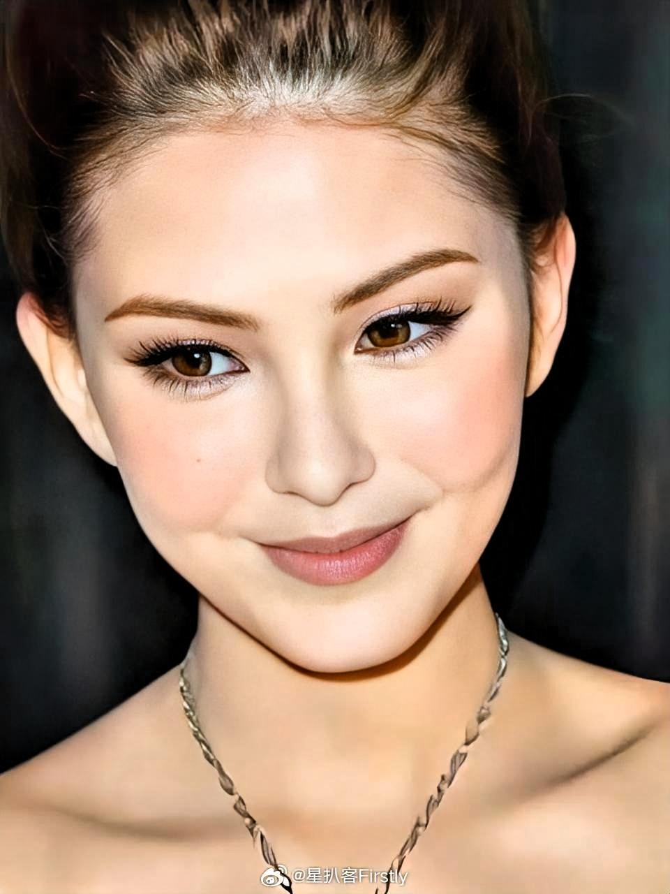 看完昆凌这张旧照，我瞬间理解周杰伦了。早期的她，完全就是真人版芭比娃娃啊！混