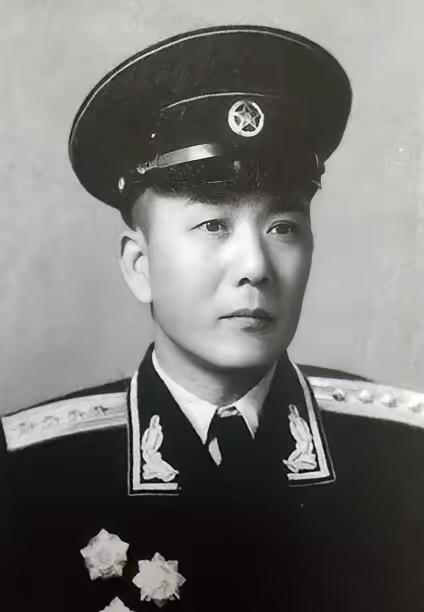 1964年，开国大校李元明因突发静脉炎住院，被送去301医院治疗，但身体每况愈下