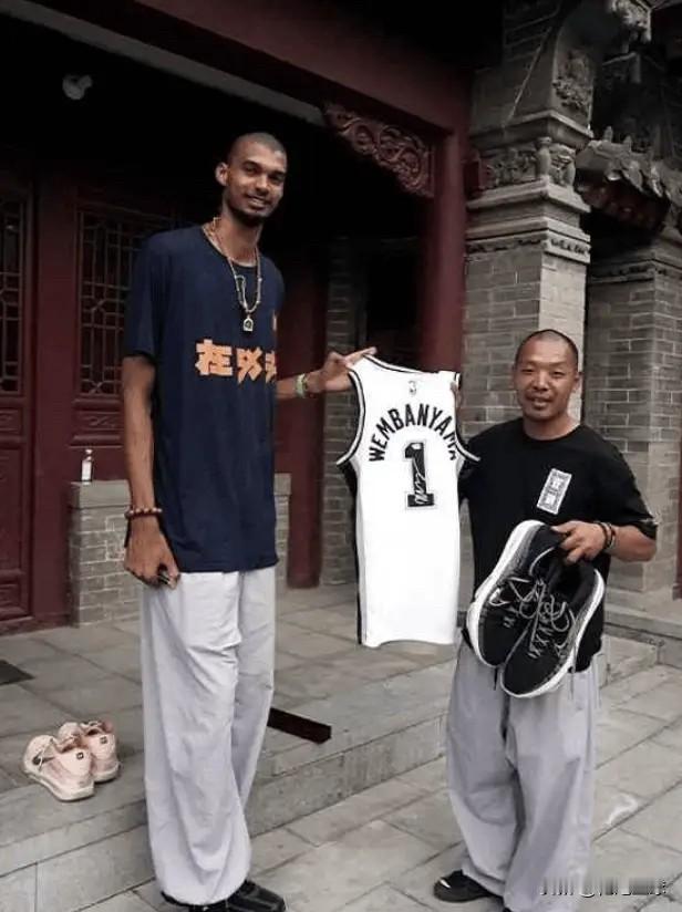 文班亚马学到秘籍了据少林武僧延安师父透露，文班亚马中国行期间想寻找一种从未经