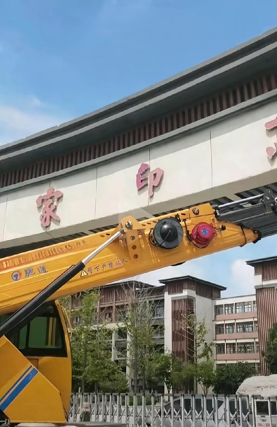 许家印最风光的时候，没人记得他是河南太康县的放牛娃。许家印1968年出生在河
