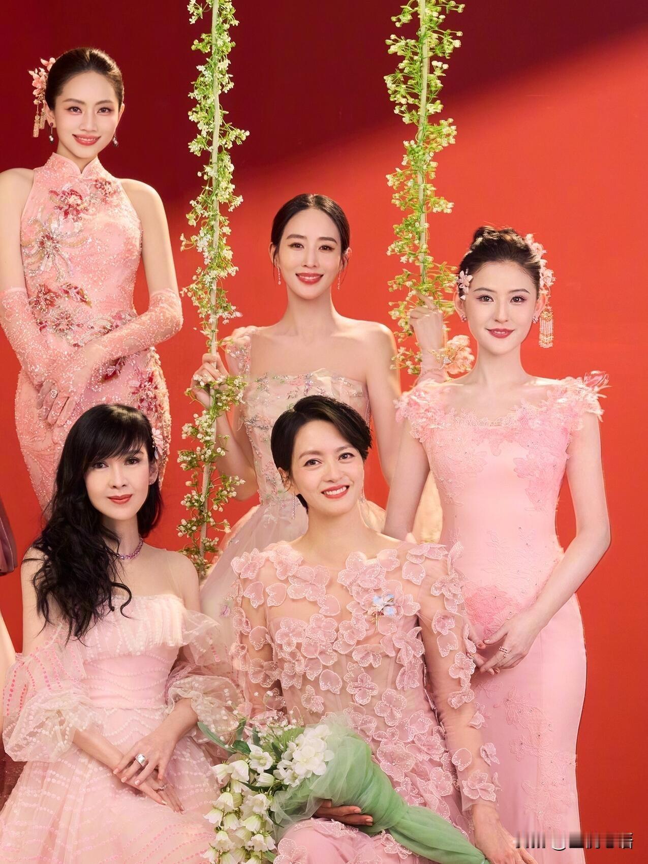 春晚《立春》舞台的姐姐们也太惊艳了！这阵容直接把颜值氛围感拉满，谁看了不说一