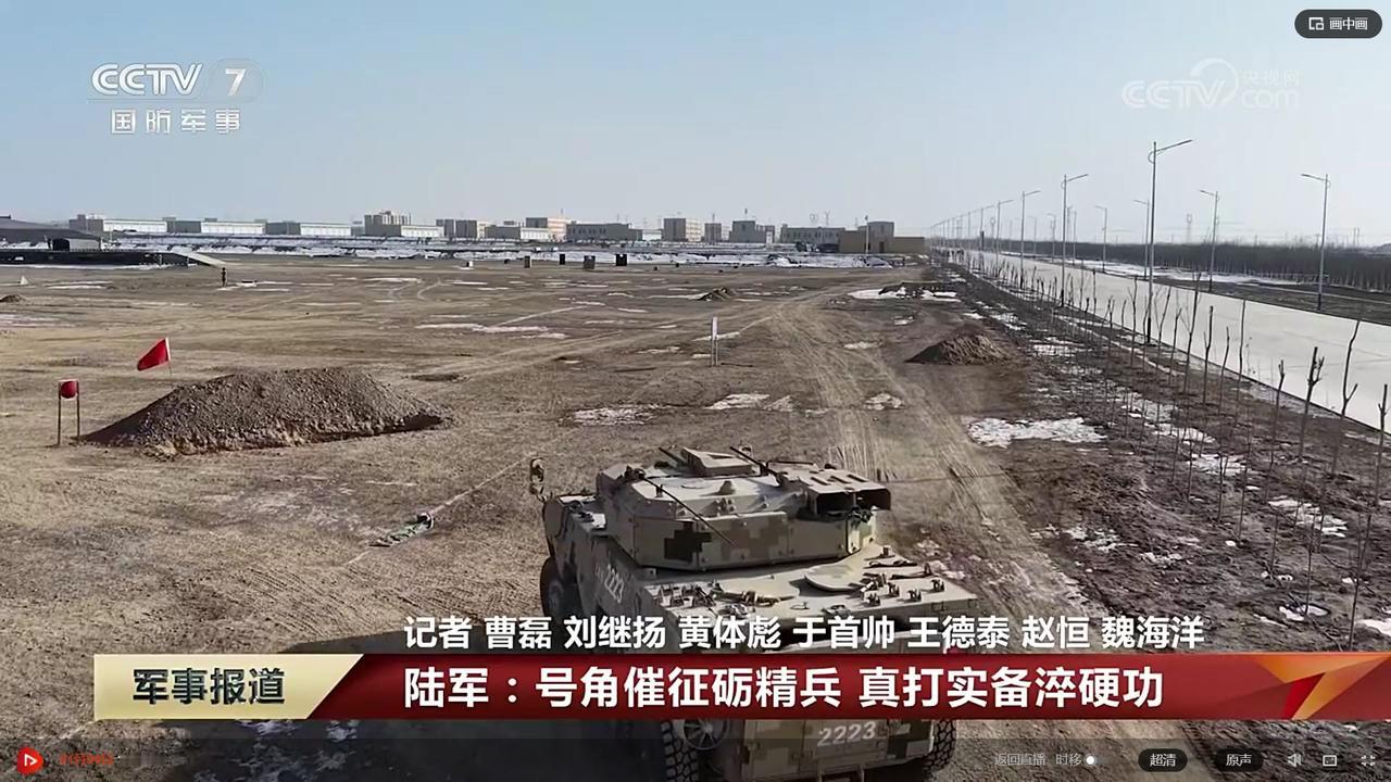 虽然没有参加去年的胜利日阅兵，但是19式轮式装甲车族也开始在部队批量装备。这一次