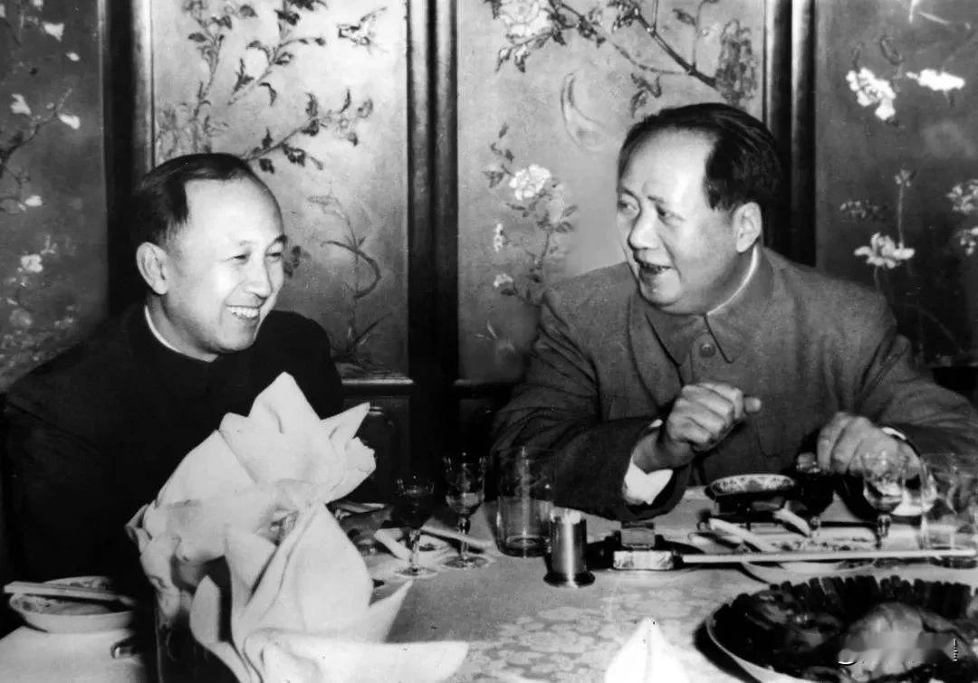 他和毛主席的“交情”有多深厚？在一次宴会上，毛主席对钱学森说：“听说美国人把你