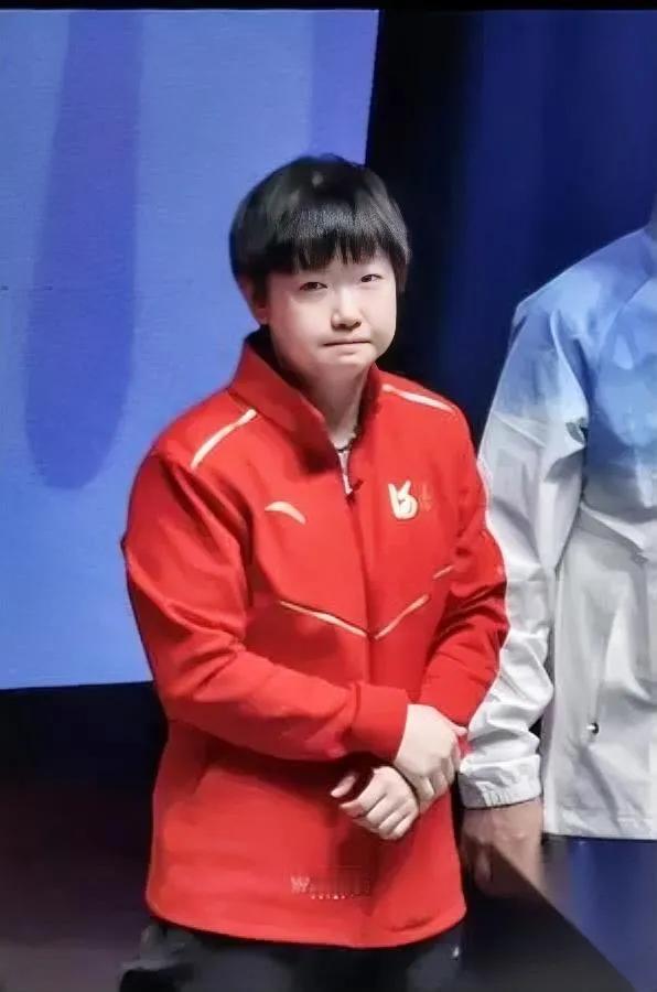 孙颖莎换衣服了？背后原因让人心疼…昨晚女单比赛，第四局1:3时，孙颖莎罕