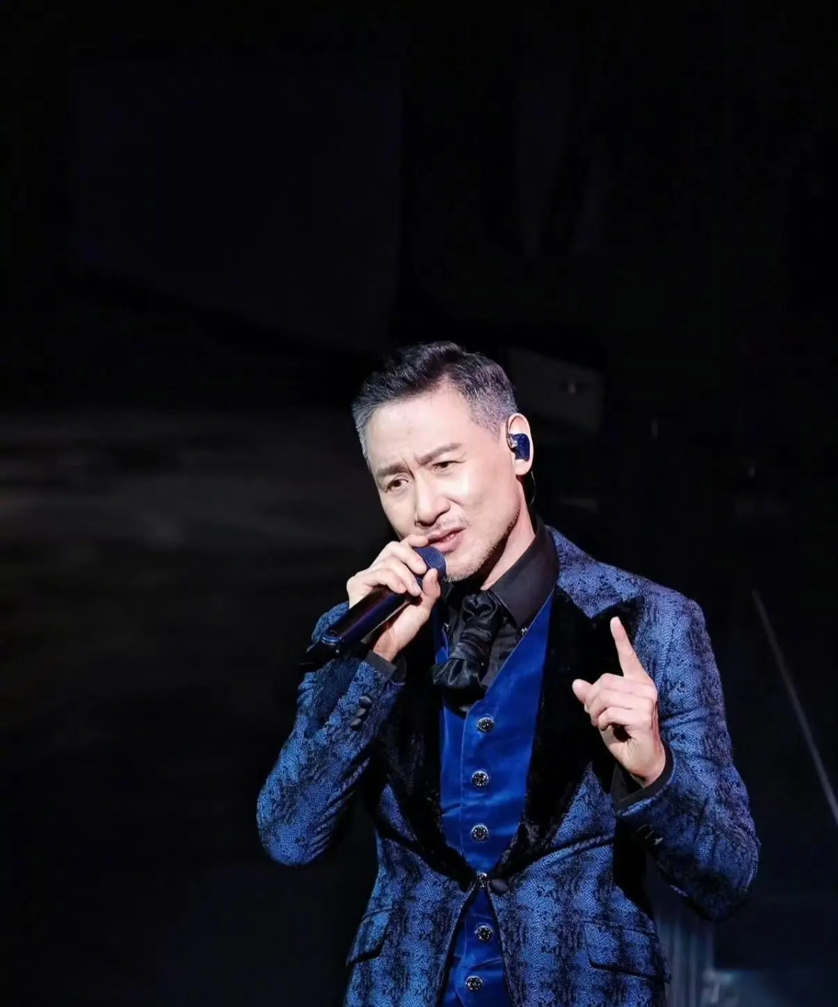 张学友因东莞演唱会多次破音道歉，并想中止演唱会09月02日，2025年8月3